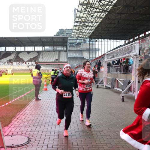 07.12.2025 - St. Pauli X-Mass-Run No. 15 Luisa Fischer http://msf.ph/oto/9388557 07.12.2025 11:53:48 Ziel 2735, 2685, 300, 104, 524, 1238, 1239, 1289, 1290, 1467, 1592, 1803, 2685, 2735, 2966, 3006, 3355, 3356, 3749, 3750, 4248 meine-sportfotos.de