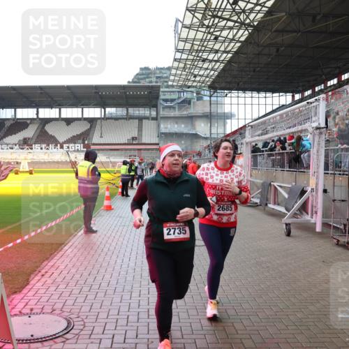 07.12.2025 - St. Pauli X-Mass-Run No. 15 Luisa Fischer http://msf.ph/oto/9388558 07.12.2025 11:53:48 Ziel 2735, 2685, 104, 524, 1238, 1239, 1289, 1290, 1467, 1592, 1803, 2685, 2735, 2966, 3006, 3355, 3356, 3749, 3750, 4248 meine-sportfotos.de