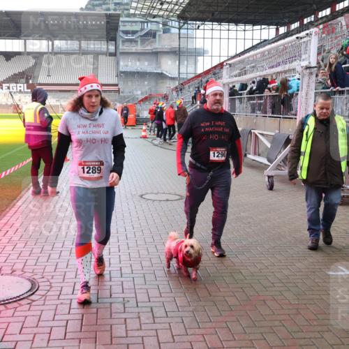 07.12.2025 - St. Pauli X-Mass-Run No. 15 Luisa Fischer http://msf.ph/oto/9388562 07.12.2025 11:54:01 Ziel 10, 1290, 1289, 104, 287, 524, 1238, 1239, 1289, 1290, 2685, 2735, 2966, 3249, 3355, 3356, 3507, 3510, 4248 meine-sportfotos.de