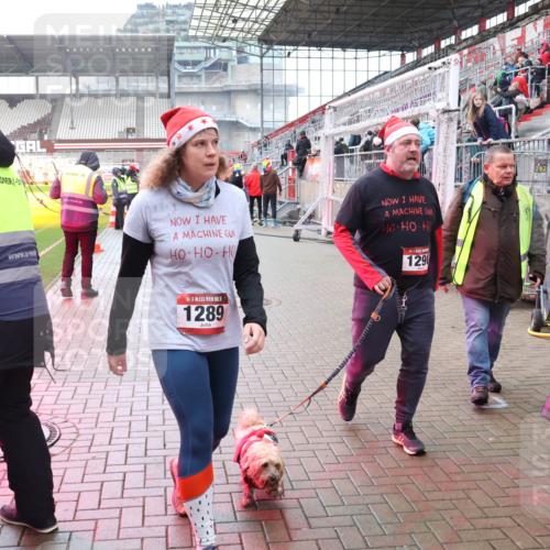 07.12.2025 - St. Pauli X-Mass-Run No. 15 Luisa Fischer http://msf.ph/oto/9388566 07.12.2025 11:54:02 Ziel 1290, 1289, 292, 283, 287, 524, 1238, 1239, 1289, 1290, 2685, 2735, 3249, 3355, 3356, 3507, 3510, 4248 meine-sportfotos.de