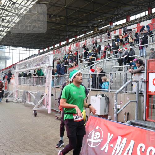 07.12.2025 - St. Pauli X-Mass-Run No. 15 Luisa Fischer http://msf.ph/oto/9388568 07.12.2025 11:54:38 Ziel 3989, 283, 287, 2229, 2625, 2626, 2629, 2759, 2775, 2963, 2970, 3031, 3247, 3249, 3418, 3446, 3507, 3510, 3989 meine-sportfotos.de