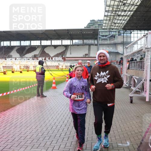 07.12.2025 - St. Pauli X-Mass-Run No. 15 Luisa Fischer http://msf.ph/oto/9388580 07.12.2025 11:54:45 Ziel 748, 2, 283, 287, 1331, 1784, 2229, 2625, 2626, 2629, 2759, 2775, 2778, 2782, 2783, 2963, 2970, 3031, 3247, 3249, 3418, 3446, 3507, 3510, 3989 meine-sportfotos.de