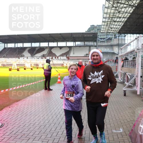 07.12.2025 - St. Pauli X-Mass-Run No. 15 Luisa Fischer http://msf.ph/oto/9388581 07.12.2025 11:54:45 Ziel 3748, 2, 283, 287, 1331, 1784, 2229, 2625, 2626, 2629, 2759, 2775, 2778, 2782, 2783, 2963, 2970, 3031, 3247, 3249, 3418, 3446, 3507, 3510, 3989 meine-sportfotos.de