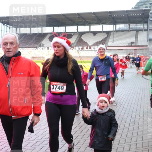 07.12.2025 - St. Pauli X-Mass-Run No. 15 Luisa Fischer http://msf.ph/oto/9388589 07.12.2025 11:54:49 Ziel 15, 3749, 2625, 283, 333, 1331, 1784, 2229, 2625, 2626, 2629, 2759, 2775, 2778, 2782, 2783, 2963, 2970, 3031, 3247, 3418, 3446, 3989 meine-sportfotos.de