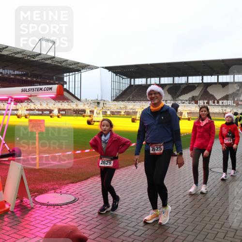 07.12.2025 - St. Pauli X-Mass-Run No. 15 Luisa Fischer http://msf.ph/oto/9388591 07.12.2025 11:54:51 Ziel 2629, 2625, 2759, 3446, 333, 1331, 1784, 2229, 2625, 2626, 2629, 2759, 2775, 2778, 2782, 2783, 2963, 2970, 3031, 3247, 3418, 3446, 3989 meine-sportfotos.de
