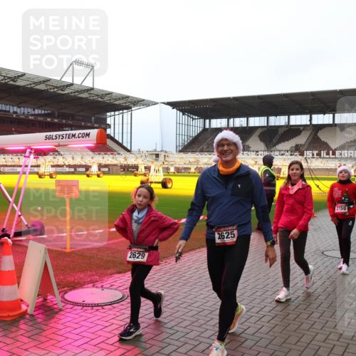 07.12.2025 - St. Pauli X-Mass-Run No. 15 Luisa Fischer http://msf.ph/oto/9388592 07.12.2025 11:54:52 Ziel 2629, 2625, 2759, 3446, 333, 1331, 1784, 2229, 2625, 2626, 2629, 2759, 2775, 2778, 2782, 2783, 2963, 2970, 3031, 3247, 3418, 3446, 3989 meine-sportfotos.de