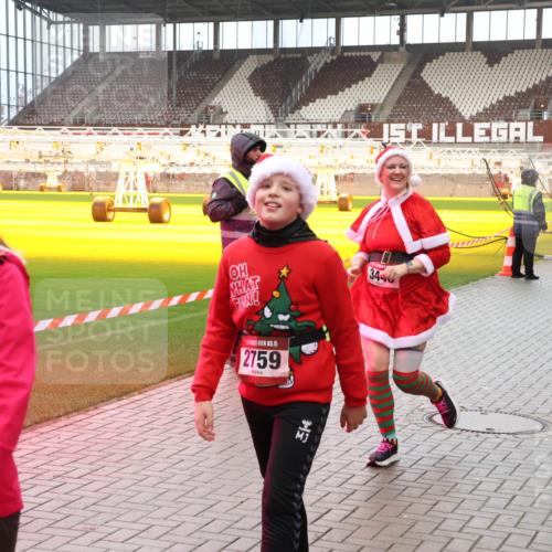 07.12.2025 - St. Pauli X-Mass-Run No. 15 Luisa Fischer http://msf.ph/oto/9388600 07.12.2025 11:54:54 Ziel 0, 344, 15, 2759, 1331, 333, 1331, 1784, 2229, 2625, 2626, 2629, 2759, 2775, 2778, 2782, 2783, 2963, 2970, 3031, 3247, 3418, 3446, 3989 meine-sportfotos.de