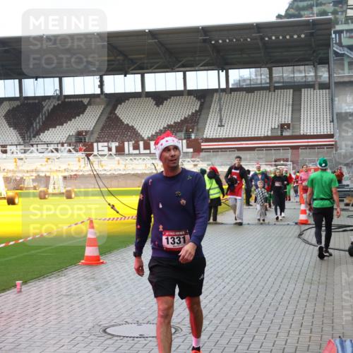 07.12.2025 - St. Pauli X-Mass-Run No. 15 Luisa Fischer http://msf.ph/oto/9388607 07.12.2025 11:54:59 Ziel 1331, 333, 1331, 1784, 2775, 2778, 2782, 2783, 2963, 2970, 3031, 3247, 3446, 3989 meine-sportfotos.de