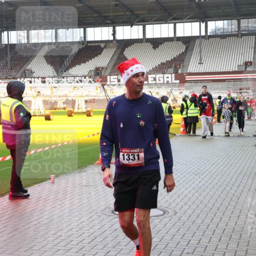 07.12.2025 - St. Pauli X-Mass-Run No. 15 Luisa Fischer http://msf.ph/oto/9388610 07.12.2025 11:54:59 Ziel 15, 1331, 1784, 333, 1331, 1784, 2775, 2778, 2782, 2783, 2963, 2970, 3031, 3247, 3446, 3989 meine-sportfotos.de
