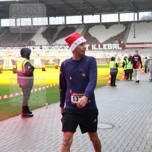 07.12.2025 - St. Pauli X-Mass-Run No. 15 Luisa Fischer http://msf.ph/oto/9388612 07.12.2025 11:55:00 Ziel 15, 132, 333, 1331, 1784, 2775, 2778, 2782, 2783, 2963, 2970, 3031, 3247, 3446, 3989 meine-sportfotos.de