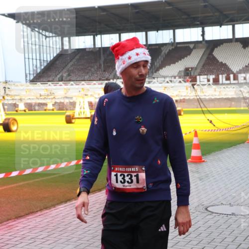 07.12.2025 - St. Pauli X-Mass-Run No. 15 Luisa Fischer http://msf.ph/oto/9388615 07.12.2025 11:55:00 Ziel 15, 1331, 1, 333, 1331, 1784, 2775, 2778, 2782, 2783, 2963, 2970, 3031, 3247, 3446, 3989 meine-sportfotos.de