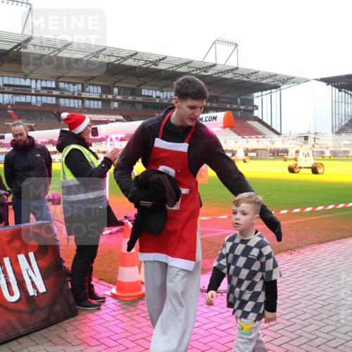 07.12.2025 - St. Pauli X-Mass-Run No. 15 Luisa Fischer http://msf.ph/oto/9388629 07.12.2025 11:55:18 Ziel 333, 1331, 1657, 1784, 2775, 2778, 2782, 2783, 3446 meine-sportfotos.de
