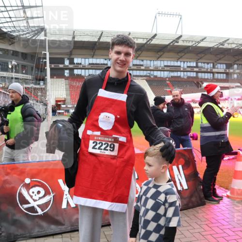 07.12.2025 - St. Pauli X-Mass-Run No. 15 Luisa Fischer http://msf.ph/oto/9388632 07.12.2025 11:55:22 Ziel 2, 15, 2229, 25, 333, 1331, 1657, 1784, 2775, 2778, 2782, 2783, 3991 meine-sportfotos.de