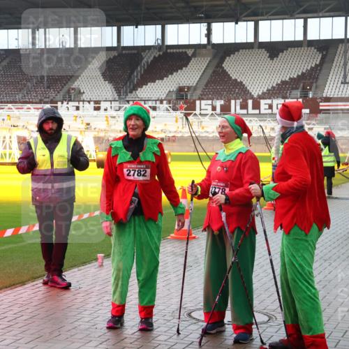 07.12.2025 - St. Pauli X-Mass-Run No. 15 Luisa Fischer http://msf.ph/oto/9388640 07.12.2025 11:55:30 Ziel 6709, 15, 2782, 2778, 341, 333, 1331, 1448, 1657, 1720, 1784, 2671, 3991 meine-sportfotos.de