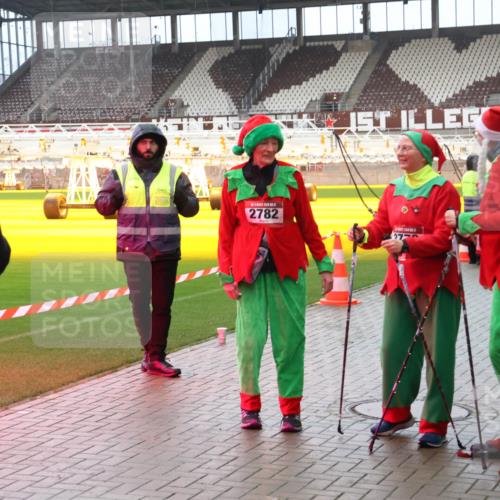 07.12.2025 - St. Pauli X-Mass-Run No. 15 Luisa Fischer http://msf.ph/oto/9388641 07.12.2025 11:55:31 Ziel 2782, 27, 164, 333, 1331, 1448, 1657, 1720, 1784, 2671, 3991 meine-sportfotos.de