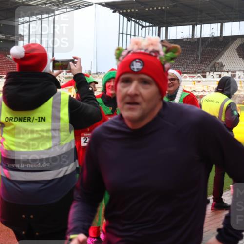 07.12.2025 - St. Pauli X-Mass-Run No. 15 Luisa Fischer http://msf.ph/oto/9388646 07.12.2025 11:55:36 Ziel 2, 1448, 1657, 1720, 1835, 2671, 3611, 3991 meine-sportfotos.de