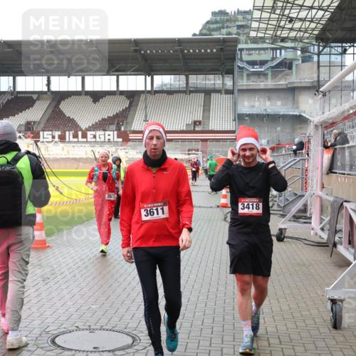 07.12.2025 - St. Pauli X-Mass-Run No. 15 Luisa Fischer http://msf.ph/oto/9388662 07.12.2025 11:55:49 Ziel 1, 2671, 15, 3611, 3418, 299, 1131, 1132, 1448, 1535, 1657, 1720, 1835, 2671, 3611, 3991, 4013, 4785 meine-sportfotos.de