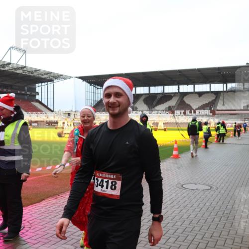 07.12.2025 - St. Pauli X-Mass-Run No. 15 Luisa Fischer http://msf.ph/oto/9388665 07.12.2025 11:55:54 Ziel 15, 3418, 299, 1131, 1132, 1448, 1535, 1657, 1720, 1835, 2671, 3611, 3991, 4013, 4785 meine-sportfotos.de