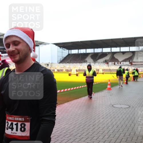 07.12.2025 - St. Pauli X-Mass-Run No. 15 Luisa Fischer http://msf.ph/oto/9388668 07.12.2025 11:55:55 Ziel 15, 3418, 299, 1131, 1132, 1448, 1535, 1657, 1720, 1835, 2671, 3611, 3991, 4013, 4785 meine-sportfotos.de