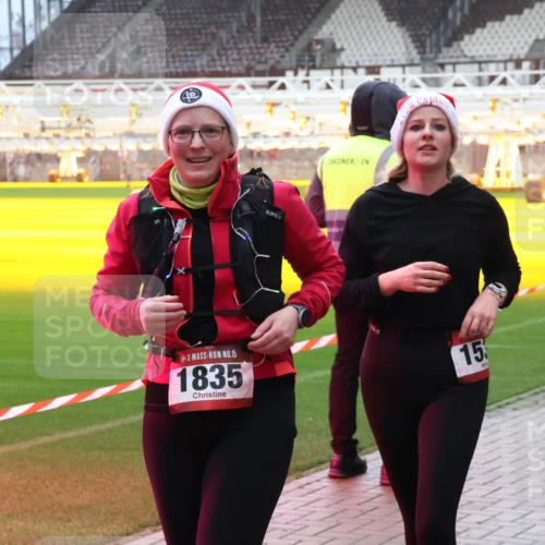 07.12.2025 - St. Pauli X-Mass-Run No. 15 Luisa Fischer http://msf.ph/oto/9388672 07.12.2025 11:56:08 Ziel 15, 1835, 15, 294, 299, 1042, 1131, 1132, 1448, 1535, 1720, 1835, 2077, 2094, 2671, 3611, 3802, 3991, 4013, 4785 meine-sportfotos.de