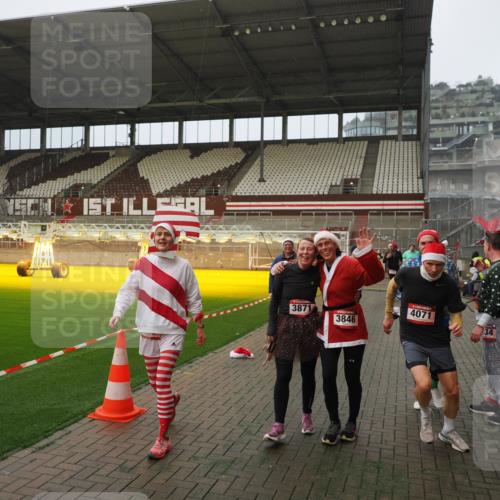 07.12.2025 - St. Pauli X-Mass-Run No. 15 Fabian Wolf http://msf.ph/oto/9388675 07.12.2025 10:20:10 Ziel 459, 1364, 1553, 1903, 2238, 2751, 2855, 3846, 3871, 3893, 4042, 4071, 4503 meine-sportfotos.de