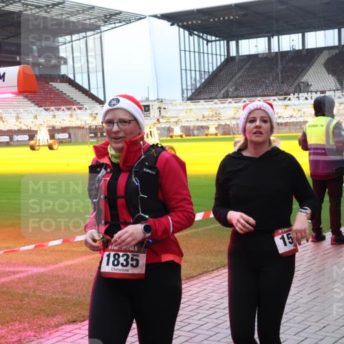 07.12.2025 - St. Pauli X-Mass-Run No. 15 Luisa Fischer http://msf.ph/oto/9388676 07.12.2025 11:56:09 Ziel 0, 15, 1835, 1572, 294, 299, 1042, 1131, 1132, 1448, 1535, 1720, 1835, 2077, 2094, 2671, 3611, 3802, 3991, 4013, 4785 meine-sportfotos.de