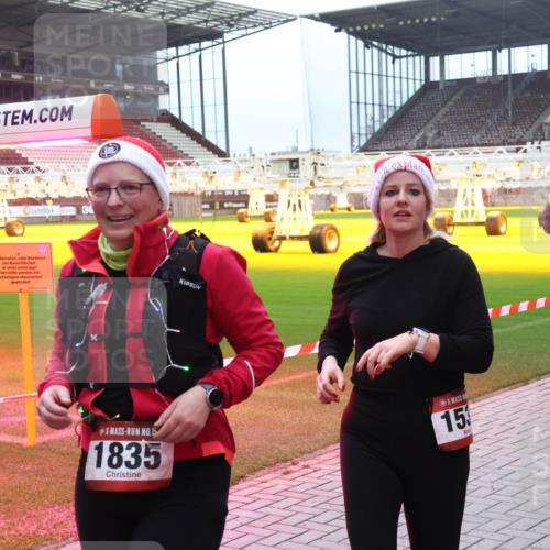 07.12.2025 - St. Pauli X-Mass-Run No. 15 Luisa Fischer http://msf.ph/oto/9388677 07.12.2025 11:56:09 Ziel 15, 1835, 15, 294, 299, 1042, 1131, 1132, 1448, 1535, 1720, 1835, 2077, 2094, 2671, 3611, 3802, 3991, 4013, 4785 meine-sportfotos.de