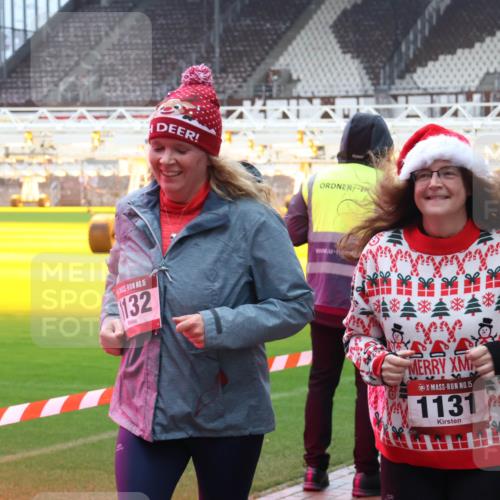 07.12.2025 - St. Pauli X-Mass-Run No. 15 Luisa Fischer http://msf.ph/oto/9388685 07.12.2025 11:56:18 Ziel 15, 132, 15, 1131, 294, 299, 1030, 1042, 1131, 1132, 1144, 1535, 1835, 2077, 2094, 2455, 3499, 3502, 3611, 3802, 4013, 4785 meine-sportfotos.de