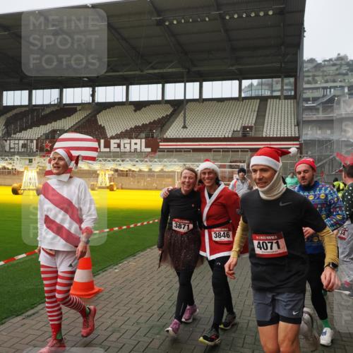 07.12.2025 - St. Pauli X-Mass-Run No. 15 Fabian Wolf http://msf.ph/oto/9388687 07.12.2025 10:20:11 Ziel 459, 1364, 1553, 1903, 2238, 2751, 2855, 3846, 3871, 4042, 4071, 4503 meine-sportfotos.de