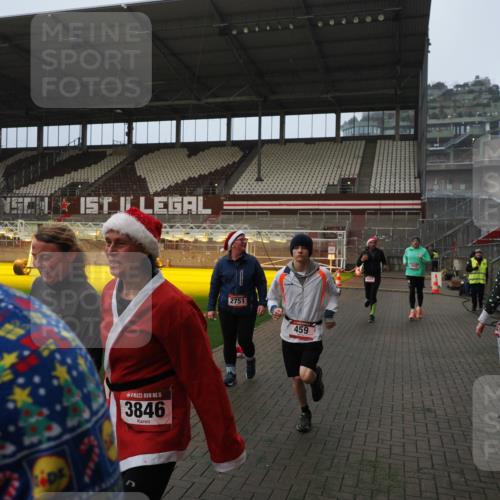 07.12.2025 - St. Pauli X-Mass-Run No. 15 Fabian Wolf http://msf.ph/oto/9388703 07.12.2025 10:20:12 Ziel 459, 1364, 1553, 1903, 2238, 2751, 2855, 3846, 3871, 4042, 4071, 4503 meine-sportfotos.de