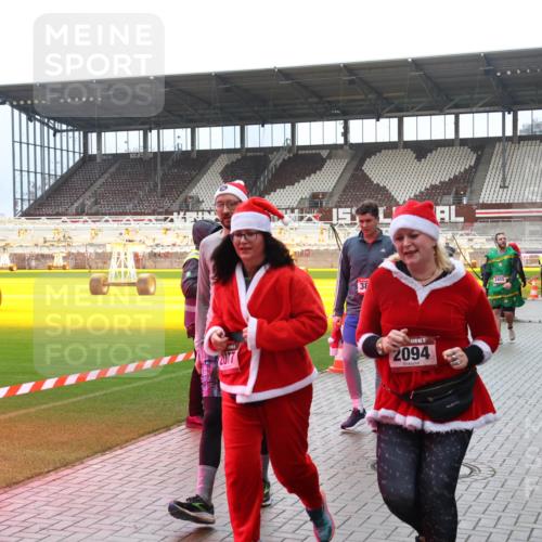 07.12.2025 - St. Pauli X-Mass-Run No. 15 Luisa Fischer http://msf.ph/oto/9388721 07.12.2025 11:56:40 Ziel 2077, 38, 2094, 2455, 294, 1030, 1042, 1088, 1144, 2077, 2094, 2455, 3007, 3433, 3496, 3498, 3499, 3502, 3511, 3802, 3900 meine-sportfotos.de