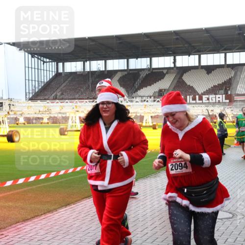 07.12.2025 - St. Pauli X-Mass-Run No. 15 Luisa Fischer http://msf.ph/oto/9388722 07.12.2025 11:56:40 Ziel 2077, 2094, 2455, 294, 1030, 1042, 1088, 1144, 2077, 2094, 2455, 3007, 3433, 3496, 3498, 3499, 3502, 3511, 3802, 3900 meine-sportfotos.de