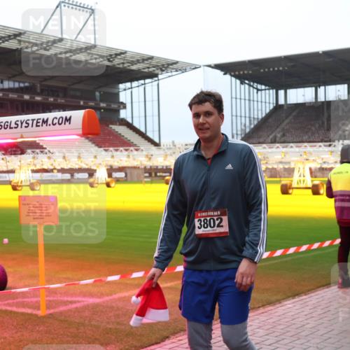 07.12.2025 - St. Pauli X-Mass-Run No. 15 Luisa Fischer http://msf.ph/oto/9388731 07.12.2025 11:56:43 Ziel 15, 3802, 294, 1030, 1042, 1088, 1144, 2077, 2094, 2455, 3007, 3433, 3496, 3498, 3499, 3502, 3511, 3802, 3900 meine-sportfotos.de