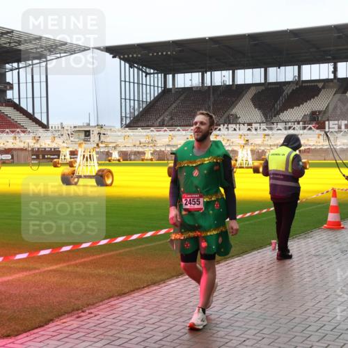 07.12.2025 - St. Pauli X-Mass-Run No. 15 Luisa Fischer http://msf.ph/oto/9388735 07.12.2025 11:56:50 Ziel 2455, 1030, 1042, 1088, 1144, 2077, 2094, 2455, 2929, 2932, 3007, 3433, 3496, 3498, 3499, 3502, 3511, 3802, 3842, 3843, 3844, 3900 meine-sportfotos.de