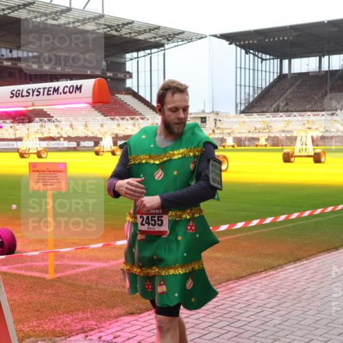 07.12.2025 - St. Pauli X-Mass-Run No. 15 Luisa Fischer http://msf.ph/oto/9388742 07.12.2025 11:56:52 Ziel 4, 15, 2455, 1030, 1088, 1144, 2455, 2929, 2932, 3007, 3433, 3496, 3498, 3499, 3502, 3511, 3802, 3842, 3843, 3844, 3900 meine-sportfotos.de