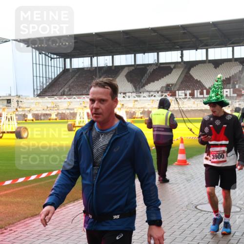 07.12.2025 - St. Pauli X-Mass-Run No. 15 Luisa Fischer http://msf.ph/oto/9388745 07.12.2025 11:56:54 Ziel 3900, 4144, 1030, 1088, 1144, 2455, 2596, 2598, 2599, 2929, 2932, 3007, 3433, 3496, 3498, 3499, 3502, 3511, 3802, 3842, 3843, 3844, 3900, 4172, 4174 meine-sportfotos.de
