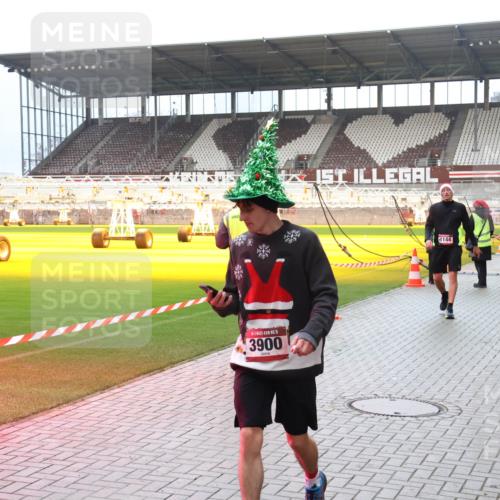 07.12.2025 - St. Pauli X-Mass-Run No. 15 Luisa Fischer http://msf.ph/oto/9388748 07.12.2025 11:56:56 Ziel 15, 3900, 1144, 1030, 1088, 1144, 2455, 2596, 2598, 2599, 2929, 2932, 3007, 3433, 3496, 3498, 3499, 3502, 3511, 3802, 3842, 3843, 3844, 3900, 4172, 4174 meine-sportfotos.de