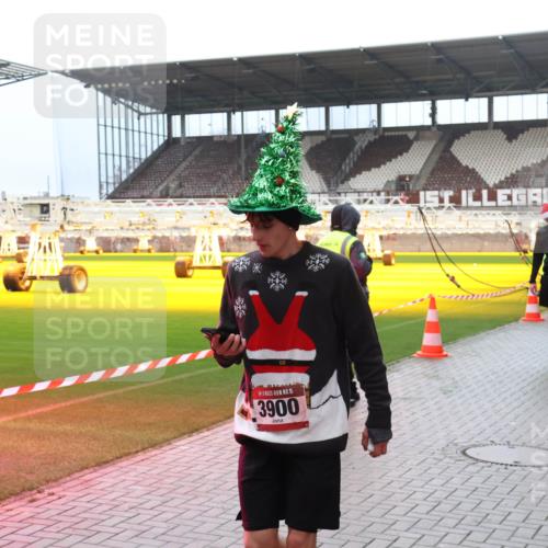 07.12.2025 - St. Pauli X-Mass-Run No. 15 Luisa Fischer http://msf.ph/oto/9388750 07.12.2025 11:56:56 Ziel 15, 3900, 4144, 1030, 1088, 1144, 2455, 2596, 2598, 2599, 2929, 2932, 3007, 3433, 3496, 3498, 3499, 3502, 3511, 3802, 3842, 3843, 3844, 3900, 4172, 4174 meine-sportfotos.de