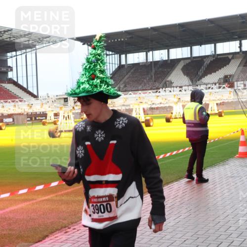 07.12.2025 - St. Pauli X-Mass-Run No. 15 Luisa Fischer http://msf.ph/oto/9388753 07.12.2025 11:56:57 Ziel 15, 3900, 4144, 1030, 1088, 1144, 2455, 2596, 2598, 2599, 2824, 2929, 2932, 3007, 3433, 3459, 3496, 3498, 3499, 3502, 3511, 3842, 3843, 3844, 3900, 4172, 4174 meine-sportfotos.de