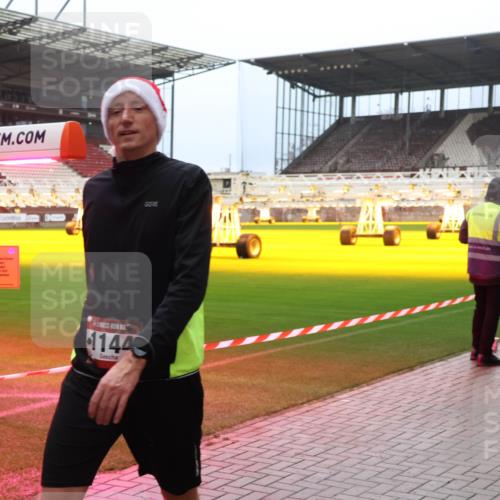 07.12.2025 - St. Pauli X-Mass-Run No. 15 Luisa Fischer http://msf.ph/oto/9388758 07.12.2025 11:57:04 Ziel 11440, 1030, 1088, 1144, 2596, 2598, 2599, 2824, 2825, 2826, 2929, 2932, 3007, 3383, 3433, 3459, 3496, 3498, 3499, 3511, 3842, 3843, 3844, 3900, 4172, 4174 meine-sportfotos.de