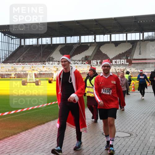 07.12.2025 - St. Pauli X-Mass-Run No. 15 Luisa Fischer http://msf.ph/oto/9388761 07.12.2025 11:57:06 Ziel 1030, 99, 3498, 1088, 1144, 1271, 2596, 2598, 2599, 2824, 2825, 2826, 2929, 2932, 3007, 3383, 3433, 3459, 3496, 3498, 3511, 3842, 3843, 3844, 3900, 4172, 4174 meine-sportfotos.de