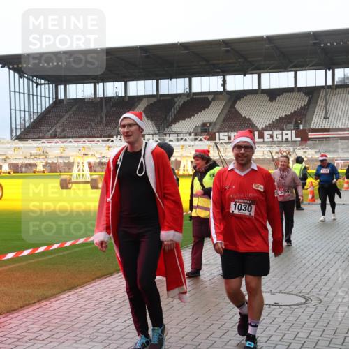 07.12.2025 - St. Pauli X-Mass-Run No. 15 Luisa Fischer http://msf.ph/oto/9388762 07.12.2025 11:57:06 Ziel 1030, 399, 3498, 1088, 1144, 1271, 2596, 2598, 2599, 2824, 2825, 2826, 2929, 2932, 3007, 3383, 3433, 3459, 3496, 3498, 3511, 3842, 3843, 3844, 3900, 4172, 4174 meine-sportfotos.de