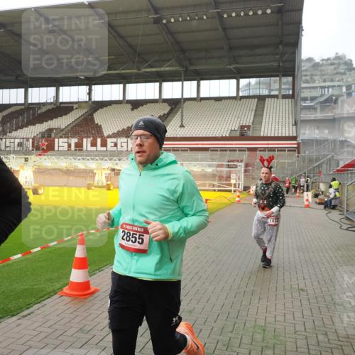 07.12.2025 - St. Pauli X-Mass-Run No. 15 Fabian Wolf http://msf.ph/oto/9388763 07.12.2025 10:20:16 Ziel 459, 1364, 1553, 1903, 2238, 2751, 2855, 3846, 3871, 4042, 4071, 4503, 4523 meine-sportfotos.de