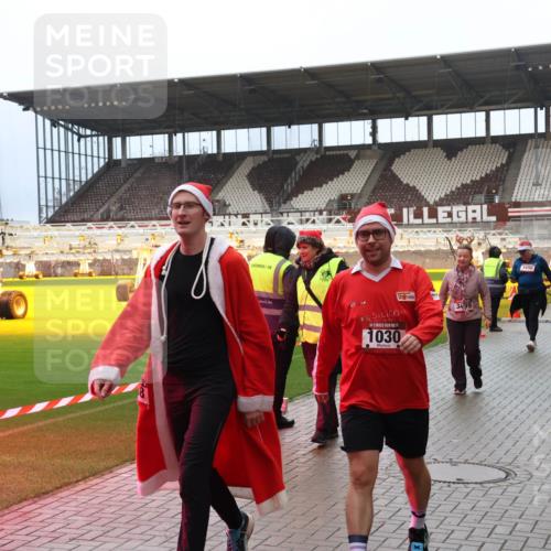 07.12.2025 - St. Pauli X-Mass-Run No. 15 Luisa Fischer http://msf.ph/oto/9388764 07.12.2025 11:57:06 Ziel 1030, 3499, 1088, 1144, 1271, 2596, 2598, 2599, 2824, 2825, 2826, 2929, 2932, 3007, 3383, 3433, 3459, 3496, 3498, 3511, 3842, 3843, 3844, 3900, 4172, 4174 meine-sportfotos.de