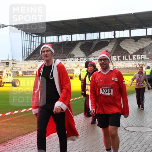 07.12.2025 - St. Pauli X-Mass-Run No. 15 Luisa Fischer http://msf.ph/oto/9388765 07.12.2025 11:57:07 Ziel 1030, 7499, 3498, 1088, 1271, 2596, 2598, 2599, 2824, 2825, 2826, 2929, 2932, 3007, 3383, 3433, 3459, 3496, 3498, 3511, 3842, 3843, 3844, 3900, 4172, 4174 meine-sportfotos.de