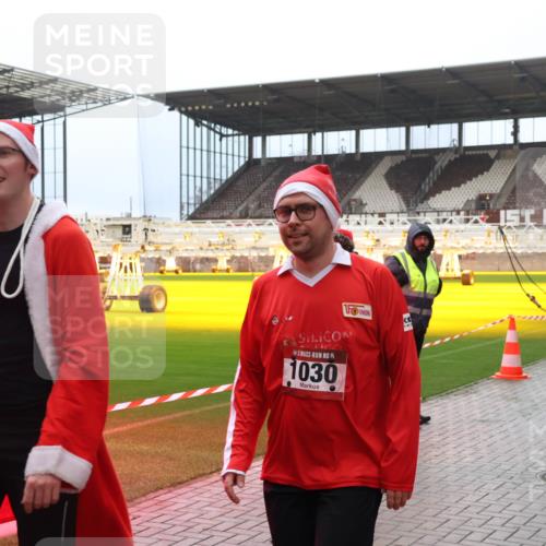 07.12.2025 - St. Pauli X-Mass-Run No. 15 Luisa Fischer http://msf.ph/oto/9388769 07.12.2025 11:57:08 Ziel 0, 15, 1030, 3499, 3498, 722, 1088, 1271, 2596, 2598, 2599, 2824, 2825, 2826, 2929, 2932, 3007, 3383, 3433, 3459, 3496, 3498, 3511, 3842, 3843, 3844, 3900, 4172, 4174 meine-sportfotos.de