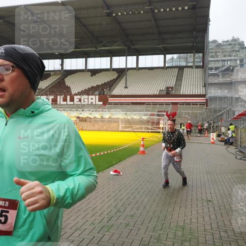 07.12.2025 - St. Pauli X-Mass-Run No. 15 Fabian Wolf http://msf.ph/oto/9388770 07.12.2025 10:20:16 Ziel 459, 1364, 1553, 1903, 2238, 2751, 2855, 3846, 3871, 4042, 4071, 4503, 4523 meine-sportfotos.de