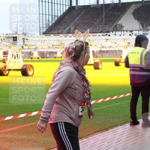 07.12.2025 - St. Pauli X-Mass-Run No. 15 Luisa Fischer http://msf.ph/oto/9388774 07.12.2025 11:57:14 Ziel 34, 722, 1088, 1271, 1836, 1877, 2496, 2596, 2598, 2599, 2824, 2825, 2826, 2929, 2932, 3007, 3383, 3433, 3459, 3496, 3498, 3511, 3842, 3843, 3844, 3900, 4172, 4174 meine-sportfotos.de