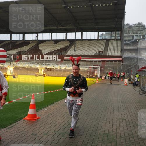 07.12.2025 - St. Pauli X-Mass-Run No. 15 Fabian Wolf http://msf.ph/oto/9388776 07.12.2025 10:20:17 Ziel 459, 1364, 1553, 1903, 2751, 2855, 3846, 3871, 4042, 4071, 4503, 4523 meine-sportfotos.de