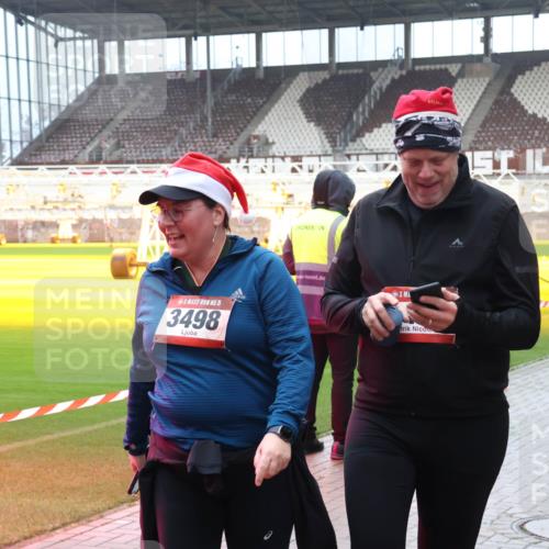 07.12.2025 - St. Pauli X-Mass-Run No. 15 Luisa Fischer http://msf.ph/oto/9388785 07.12.2025 11:57:18 Ziel 15, 3498, 722, 1088, 1271, 1836, 1877, 2496, 2596, 2598, 2599, 2824, 2825, 2826, 2929, 2932, 3007, 3383, 3433, 3459, 3496, 3498, 3511, 3842, 3843, 3844, 3900, 4172, 4174 meine-sportfotos.de